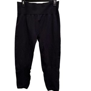 Fabletics Capris Leggings Small Black with texture at calf